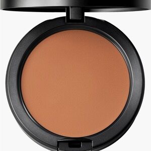 Studio Fix Powder Plus
Foundation - NW 43